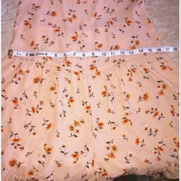 Backless Floral Romper - Picture 14 of 16